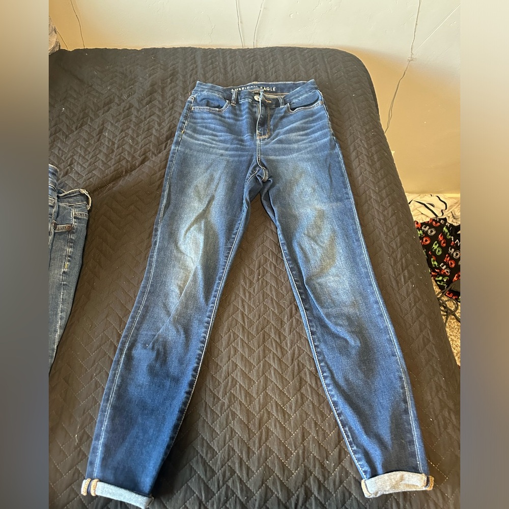 Stretchy American eagle size 2 skinny jean.